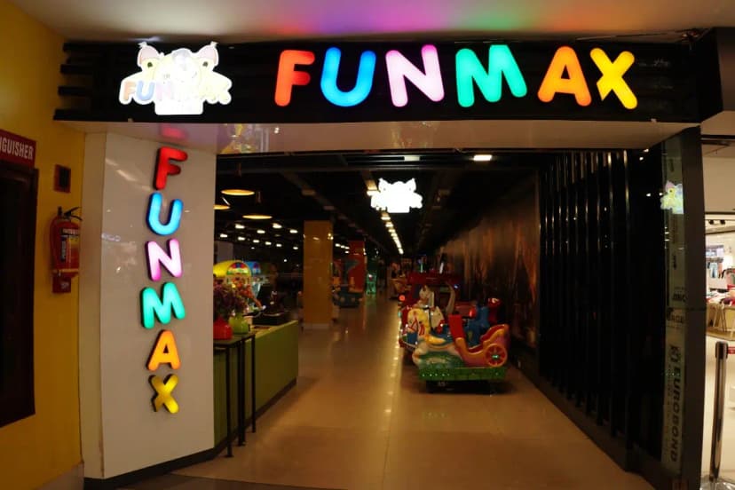 🎮 Entertainment & Services